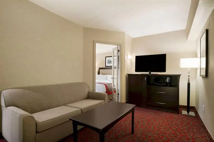 Ramada Plaza by Wyndham Toronto Downtown 