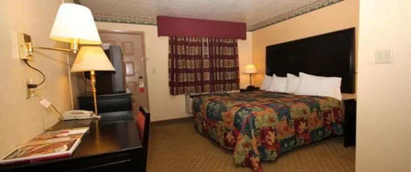 Nashville Airport Inn & Suites 