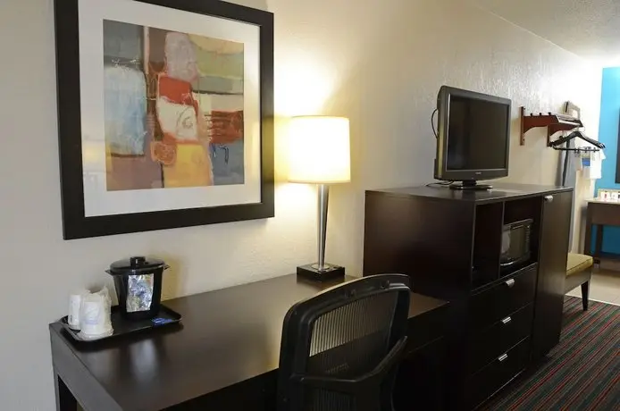 Baymont by Wyndham Nashville Airport Briley Hotel 