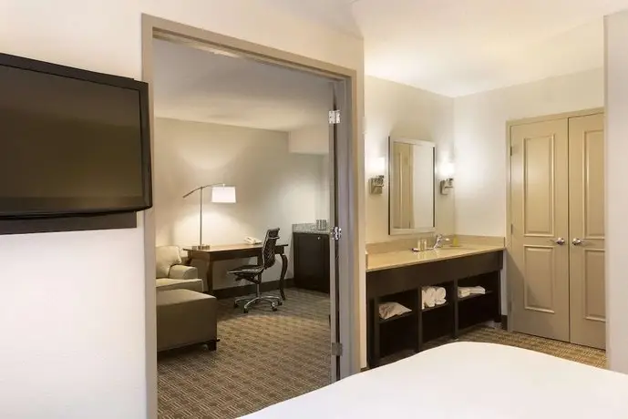 DoubleTree Suites by Hilton Nashville Airport 