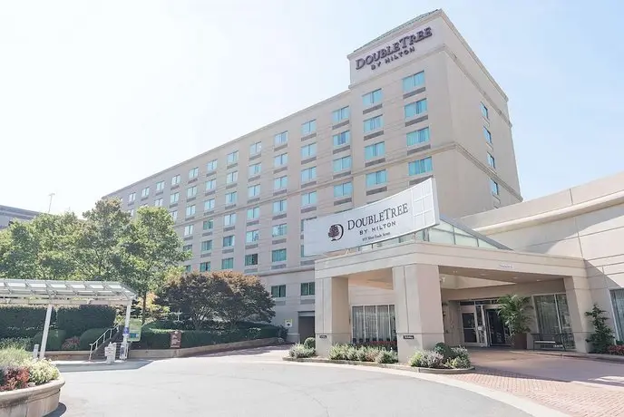 DoubleTree by Hilton Charlotte Gateway Village