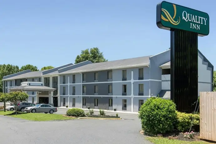 Quality Inn Airport-Near Uptown