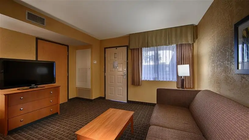 Best Western Plus Scottsdale Thunderbird Suites 