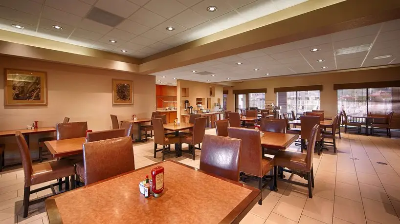 Best Western Plus Scottsdale Thunderbird Suites 