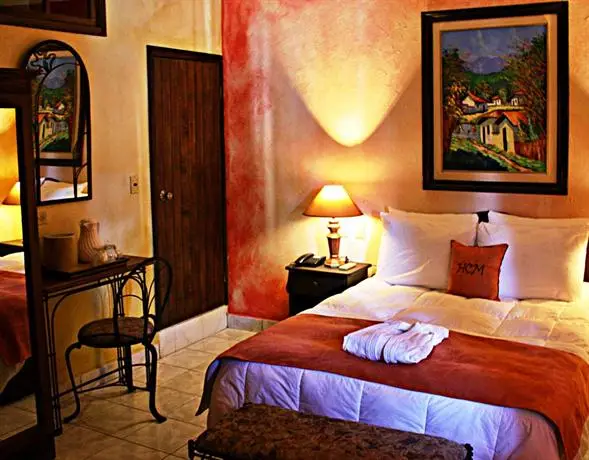 Hotel Camino Maya 