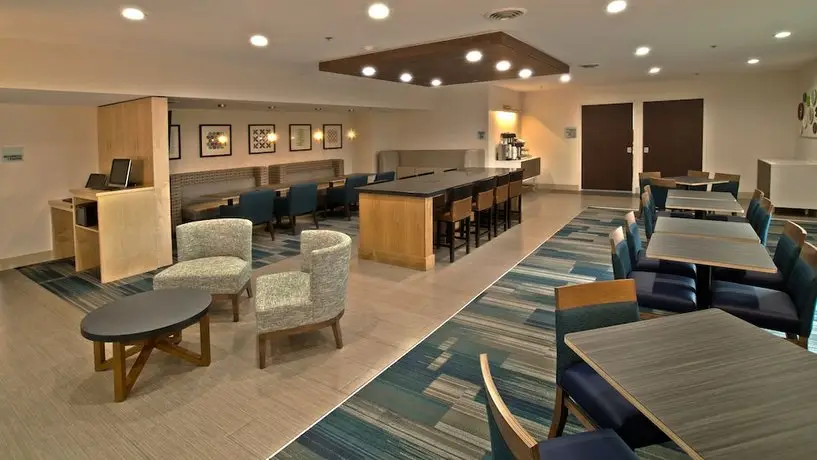 Holiday Inn Express & Suites Evansville North