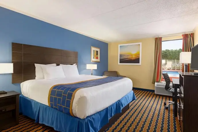 Days Inn & Suites by Wyndham Fayetteville NW Ft Bragg