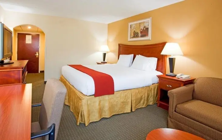 Holiday Inn Express Fort Bragg Fayetteville