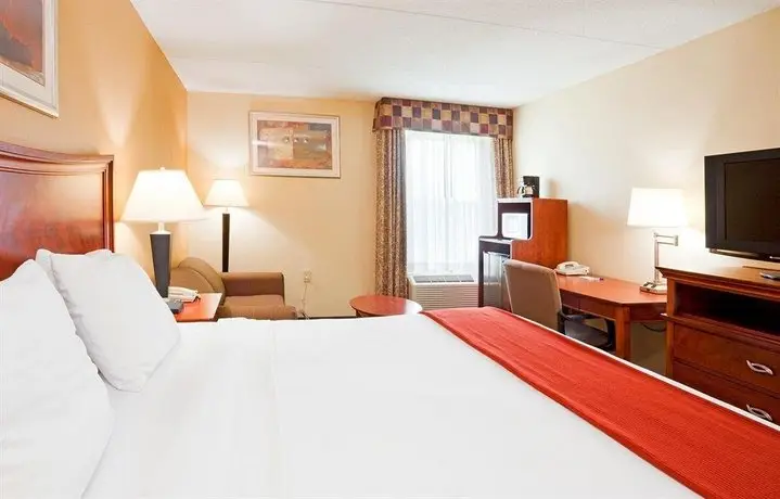 Holiday Inn Express Fort Bragg Fayetteville 