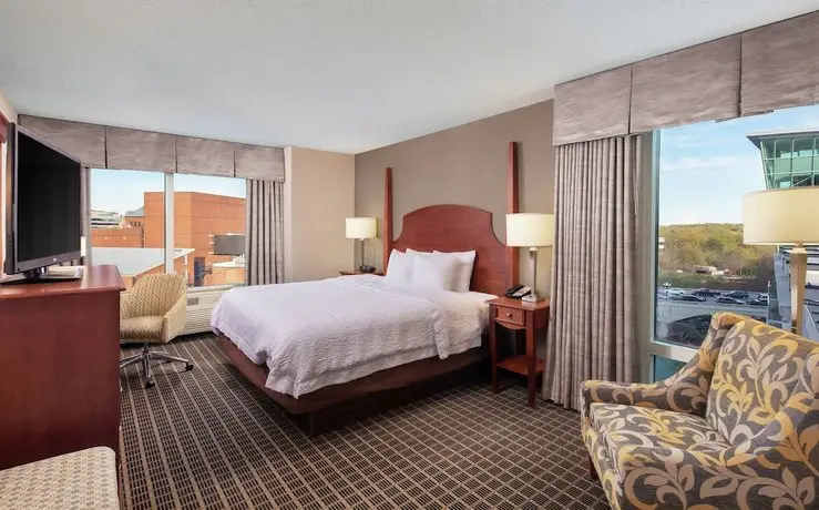 Hampton Inn & Suites Greenville-Downtown-Riverplace 