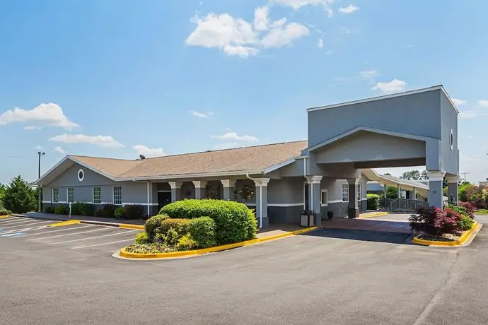 Quality Inn & Suites Haywood Mall Area 