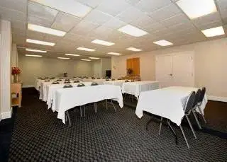 Quality Inn Executive Center 