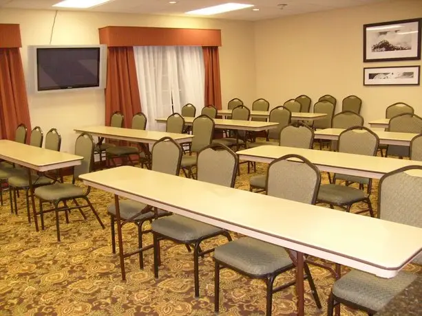 Country Inn & Suites by Radisson Charleston South WV 