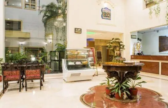 Hotel Meraden Grand 