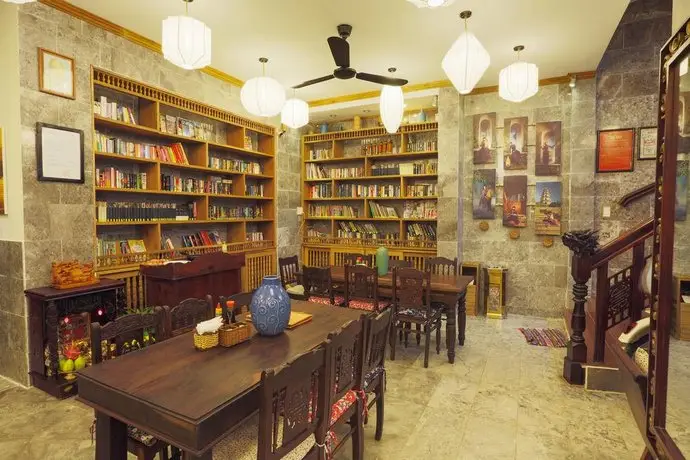 Vinh Hung Library Hotel 