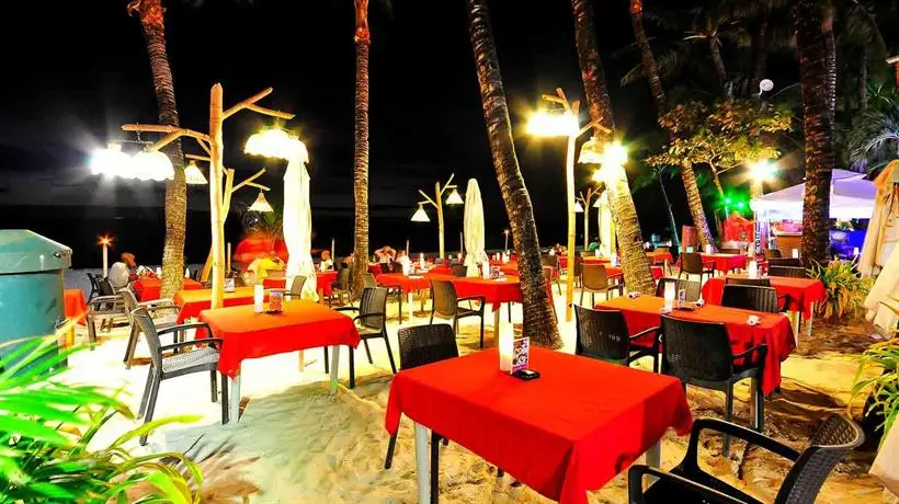 Red Coconut Beach Hotel 