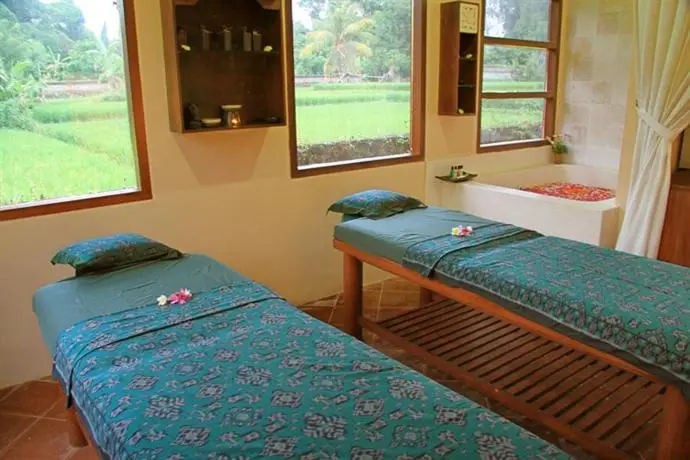 Anini Raka Resort & Spa 