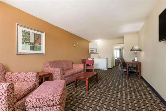 Super 8 by Wyndham Indianapolis NE Castleton Area 