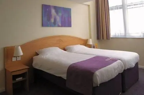 Premier Inn Luton Airport 