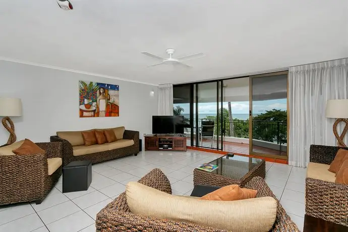 Roydon Beachfront Apartments 