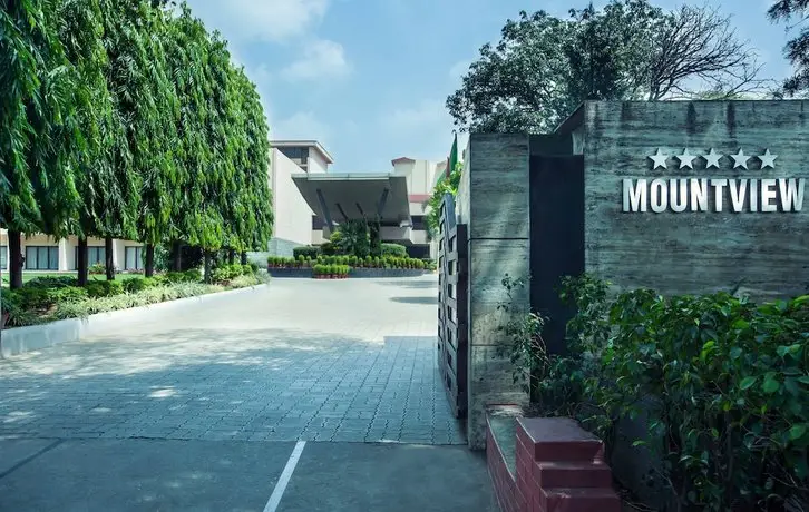 Hotel Mountview Chandigarh 