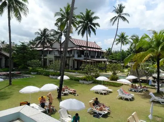 Apsara Beachfront Resort & Villa 