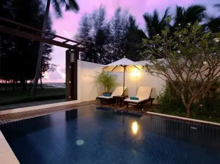 Apsara Beachfront Resort & Villa 