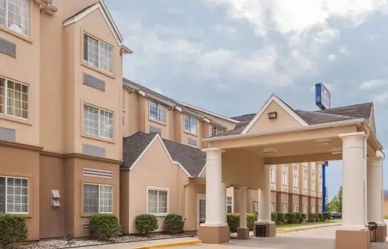 Microtel Inn and Suites Lafayette 