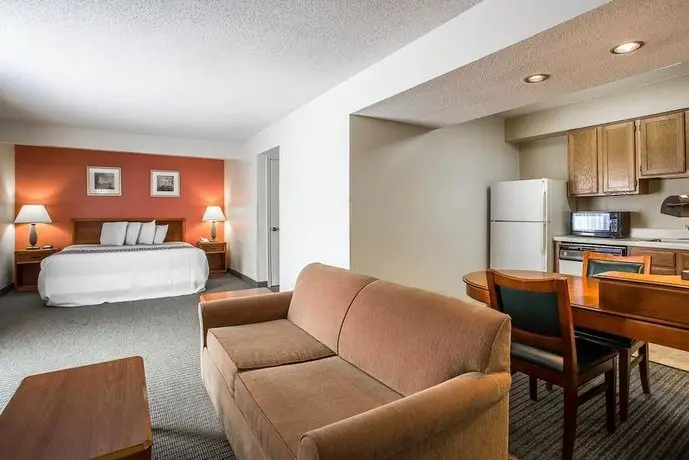 Cloverleaf Suites - Columbia SC 