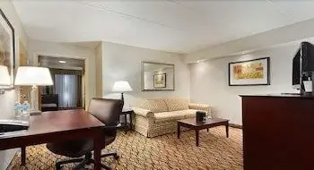 Comfort Inn & Suites Glen Mills - Philadelphia