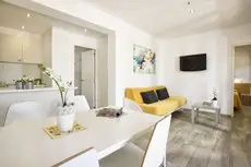 Naika Studios & Apartments 