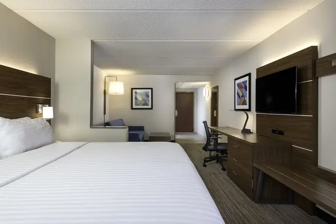 Holiday Inn Express Hotel & Suites Charlotte Airport-Belmont 