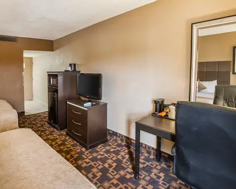 Quality Inn and Suites Denver Stapleton 