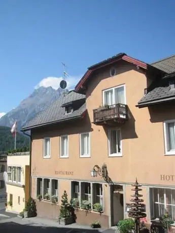 Hotel Traube Scuol