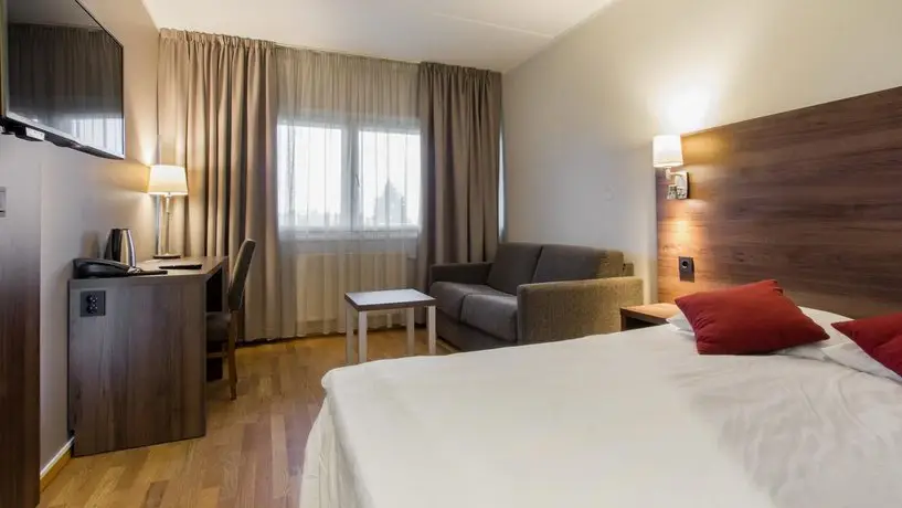 Park Inn by Radisson Oslo Airport Hotel West 