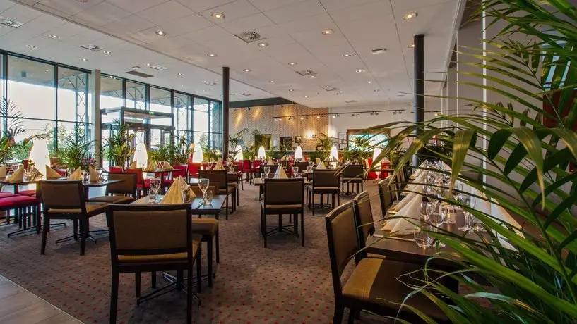 Park Inn by Radisson Oslo Airport Hotel West 