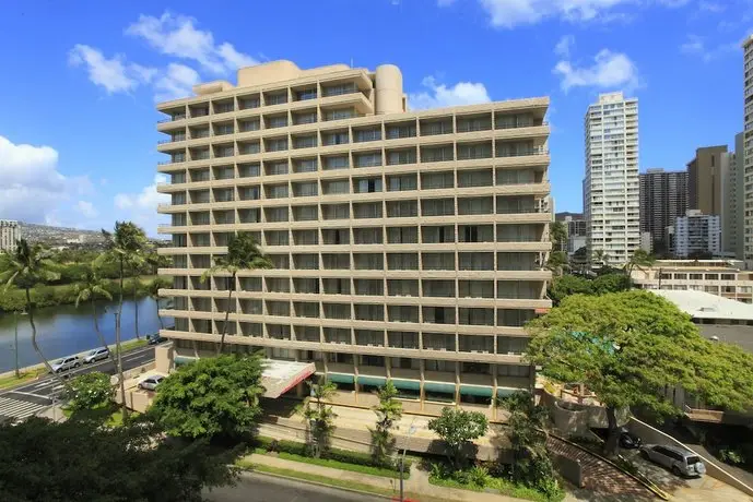 Waikiki Sand Villa 