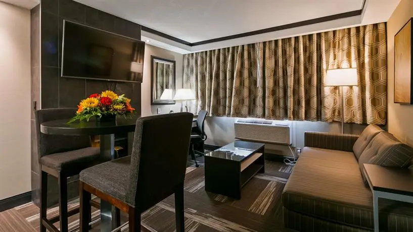 Best Western Plus Edmonton Airport Hotel 