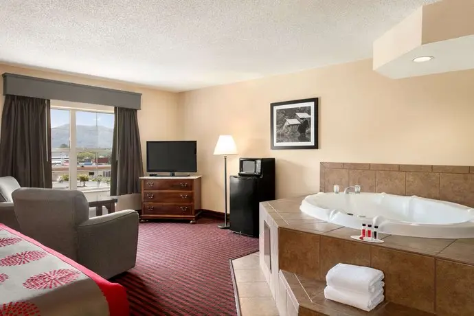 Ramada by Wyndham Pigeon Forge North 