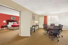 Ramada Plaza by Wyndham Fayetteville Fort Bragg Area 