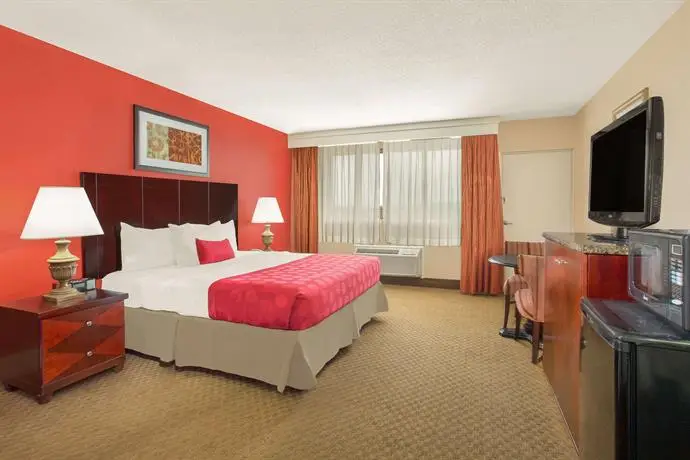 Ramada Plaza by Wyndham Fayetteville Fort Bragg Area 