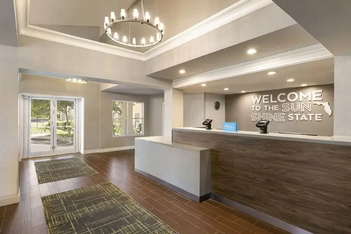 Hampton Inn & Suites Fort Lauderdale Airport