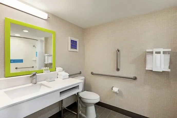 Hampton Inn & Suites Fort Lauderdale Airport 