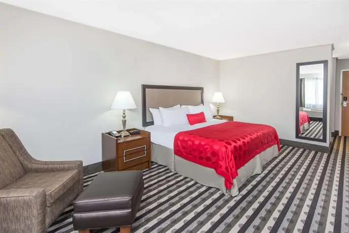 Ramada by Wyndham Springfield North 