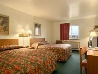 Super 8 by Wyndham Springfield East Hotel 