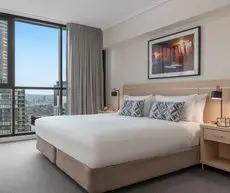 Oaks Brisbane on Charlotte Suites 