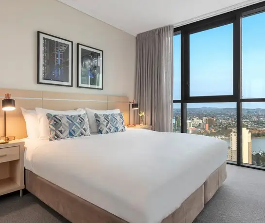 Oaks Brisbane on Charlotte Suites 