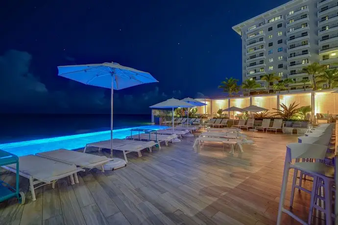 Serafina Beach Hotel 