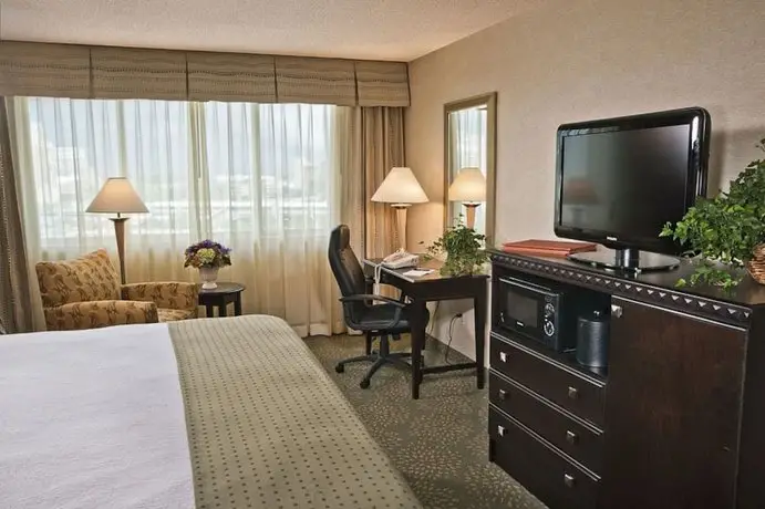 Holiday Inn Alexandria at Carlyle 