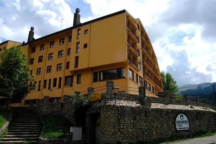 Hotel y Apartamentos Cerler Edelweiss 